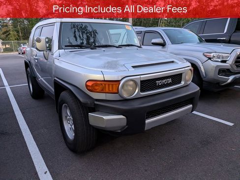 Used 2007 Toyota FJ Cruiser 2WD w/ Convenience Pkg image 1