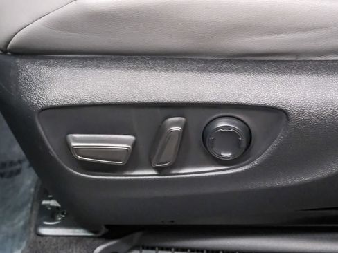 Used 2023 Toyota Sienna XLE FWD image 27