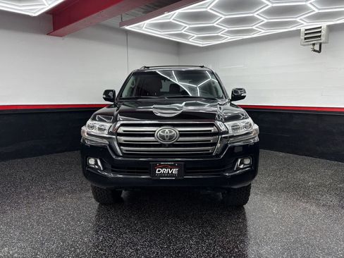 Used 2016 Toyota Land Cruiser image 2
