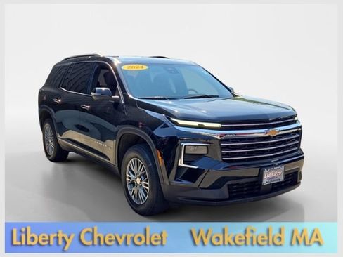 Used 2024 Chevrolet Traverse LT AWD/4WD image 1
