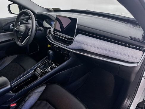 Used 2024 Jeep Compass Latitude image 31