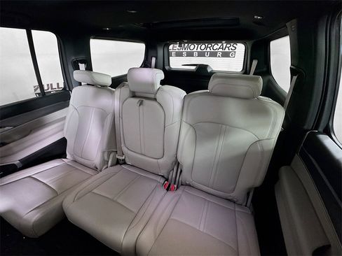 Used 2025 Jeep Wagoneer 4WD w/ Premium Group I image 25