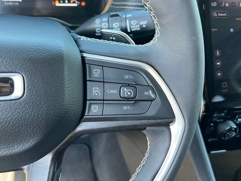 Used 2023 Jeep Grand Cherokee Limited w/ Luxury Tech Group II AWD/4WD image 30