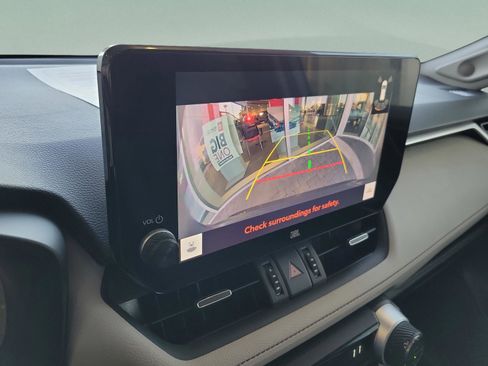 Used 2023 Toyota RAV4 XLE Premium image 14