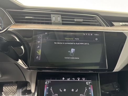 Used 2019 Audi e-tron Prestige w/ Prestige Package AWD/4WD image 15