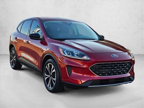 Used 2021 Ford Escape SE w/ SE Sport Appearance Package image 3