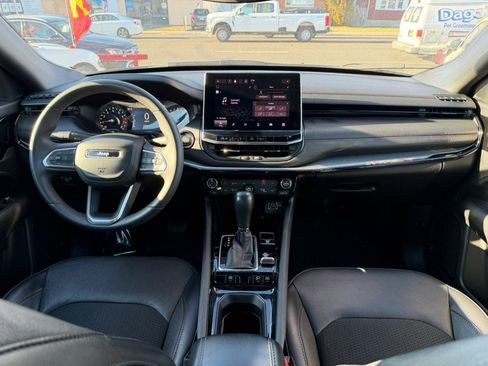 Used 2023 Jeep Compass Trailhawk image 25