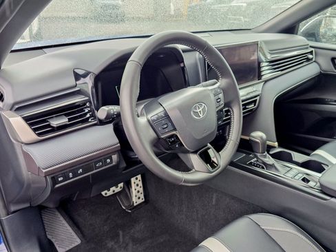 Used 2025 Toyota Camry SE image 6