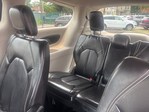 Used 2020 Chrysler Voyager Lxi FWD image 39