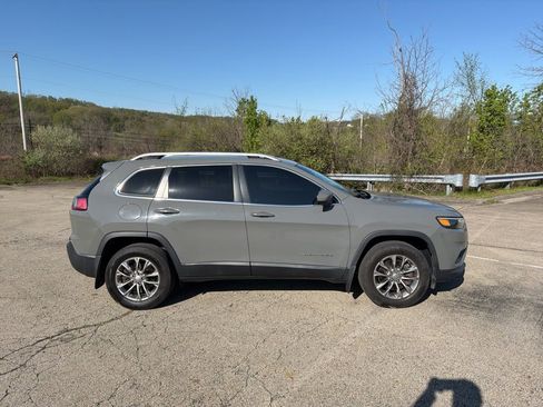 Used 2019 Jeep Cherokee Latitude Plus w/ Cold Weather Group image 2