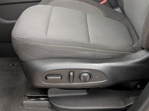 Used 2020 Chevrolet Traverse LT image 12