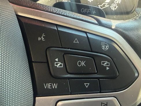 Used 2025 Volkswagen Atlas SE AWD/4WD image 36