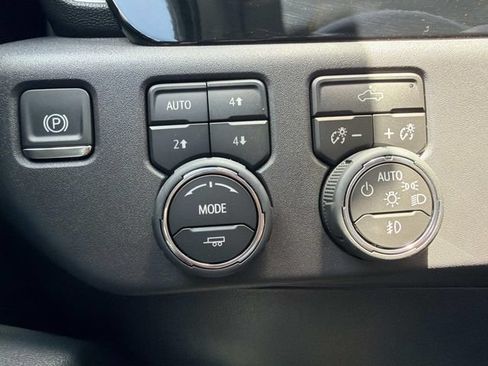 Used 2026 Chevrolet Silverado 1500 LT Trail Boss w/ Convenience Package II AWD/4WD image 26