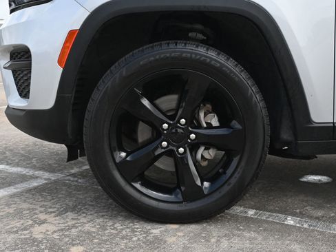 Used 2023 Jeep Grand Cherokee Altitude AWD/4WD image 27