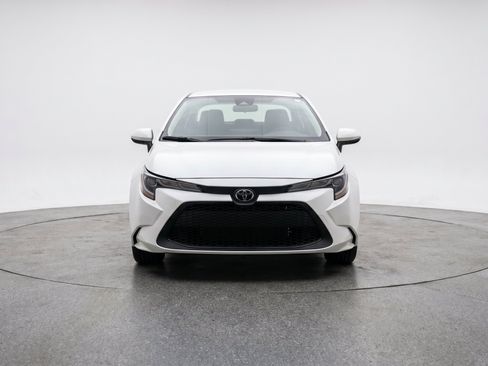 Used 2025 Toyota Corolla LE FWD image 2