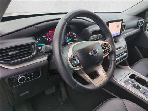 Used 2024 Ford Explorer XLT w/ Equipment Group 202A image 10