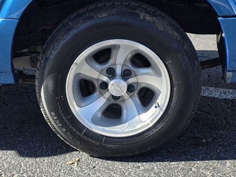 Used 2000 Chevrolet S10 Pickup LS w/ Preferred Equipment Group image 24