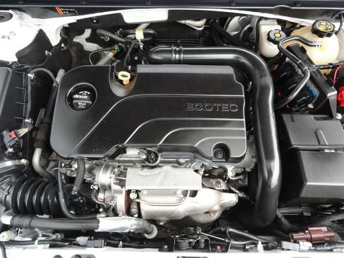 Used 2018 Chevrolet Malibu LT FWD image 25