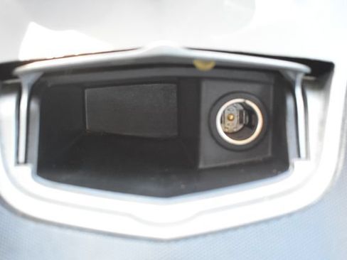 Used 2010 Chrysler Sebring Touring FWD image 20