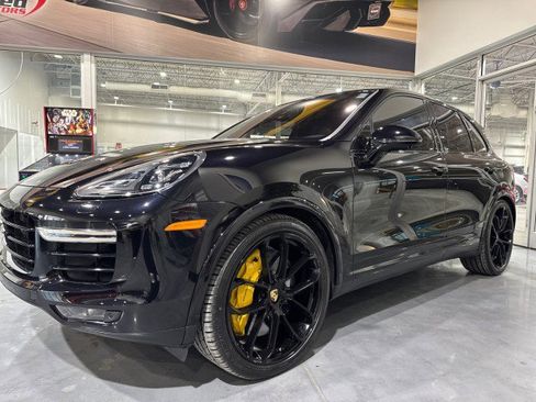 Used 2016 Porsche Cayenne Turbo image 1