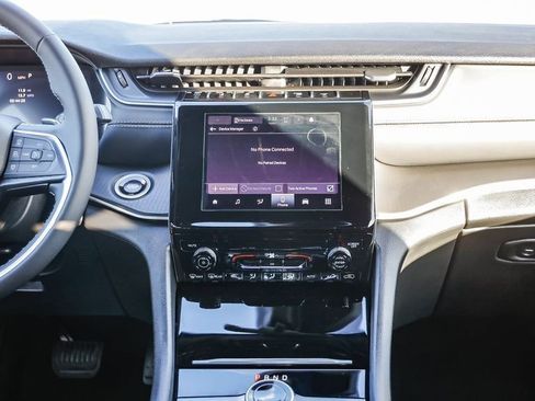 New 2025 Jeep Grand Cherokee L Laredo image 14