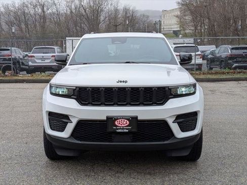 Certified 2023 Jeep Grand Cherokee Altitude AWD/4WD image 11