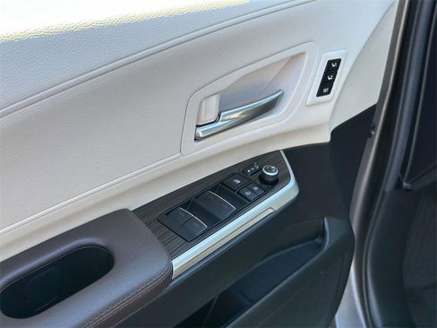 Used 2023 Toyota Sienna Platinum image 18