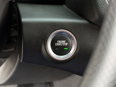 Used 2024 GMC Terrain SLE image 28