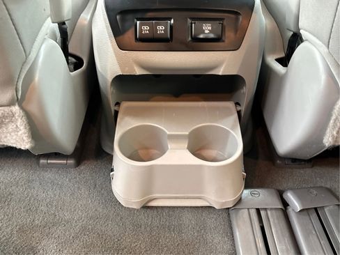 Used 2020 Toyota Sienna XLE FWD image 29