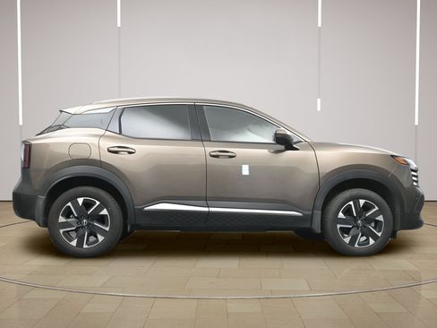 Certified 2025 Nissan Kicks SR FWD image 22