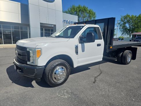 Used 2017 Ford F350 XL RWD image 2
