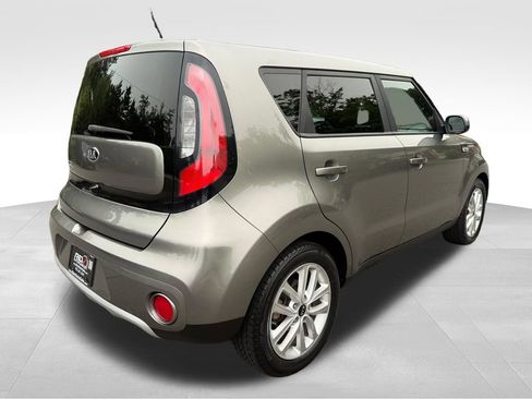 Used 2018 Kia Soul + FWD image 8