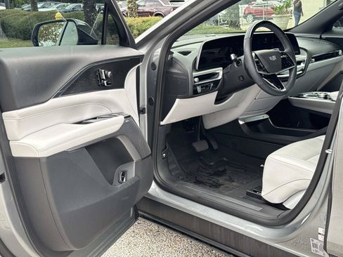 Certified 2024 Cadillac Lyriq Luxury AWD/4WD image 13