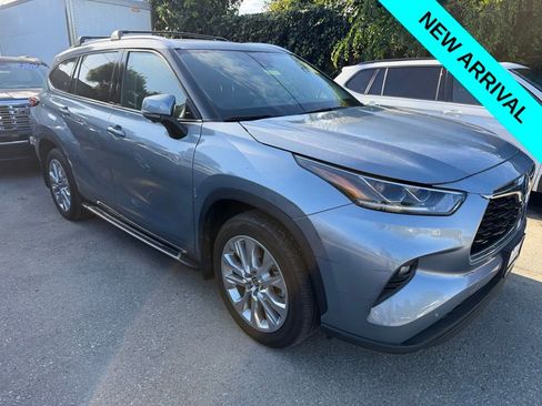 Used 2023 Toyota Highlander Limited image 2