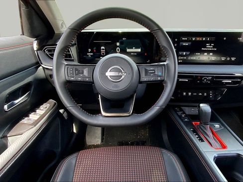 Used 2025 Nissan Kicks SR FWD image 8
