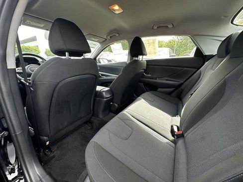 Used 2023 Hyundai Elantra SE FWD image 18
