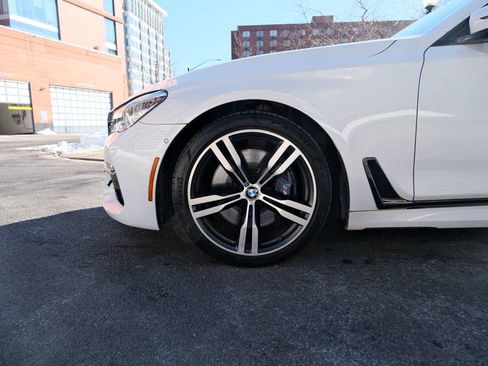 Used 2018 BMW 750i image 5