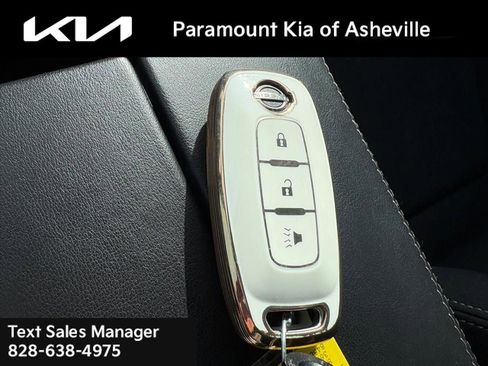 Used 2023 Nissan Rogue S image 28