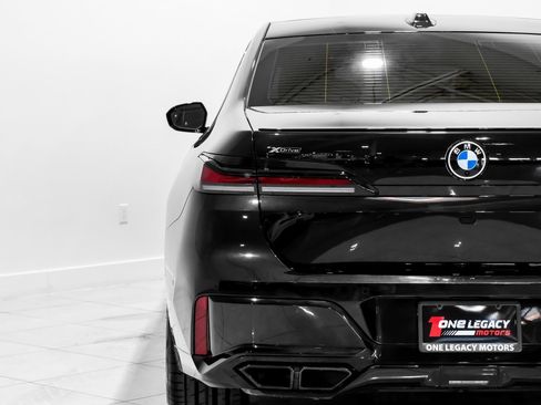 Used 2025 BMW 760i xDrive image 38