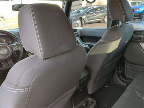 Used 2016 Jeep Wrangler Unlimited Sahara w/ Connectivity Group image 19