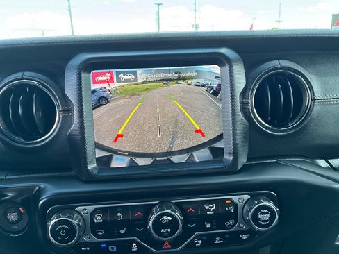 Used 2023 Jeep Wrangler Unlimited Sahara AWD/4WD image 31