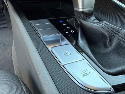 Used 2025 Hyundai Elantra SEL image 32