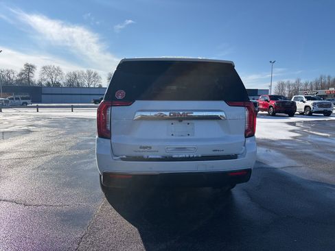 Used 2021 GMC Yukon XL SLT w/ SLT Premium Package image 7
