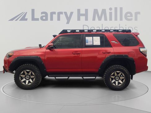 Used 2021 Toyota 4Runner TRD Off-Road Premium w/ Moonroof Package AWD/4WD image 2