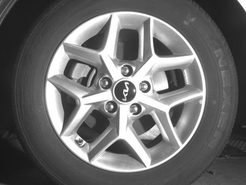 Used 2025 Kia Soul LX w/ LX Technology Package FWD image 12