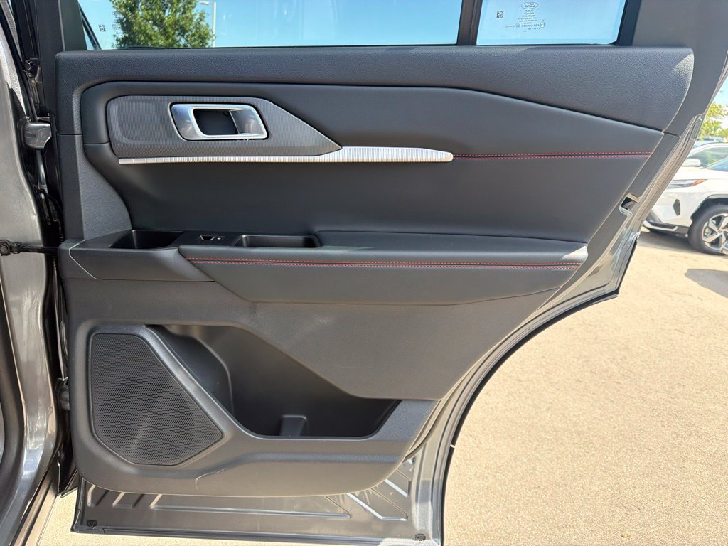 Used 2025 Ford Explorer ST-Line AWD/4WD image 13