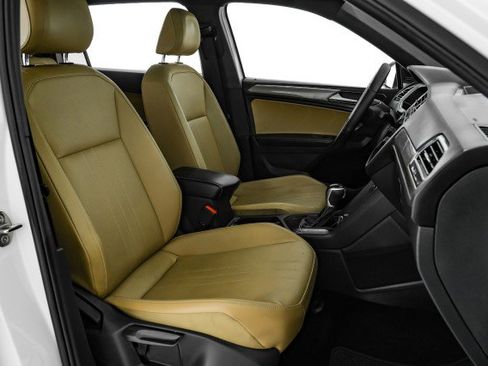 Used 2022 Volkswagen Tiguan SE R-Line image 28