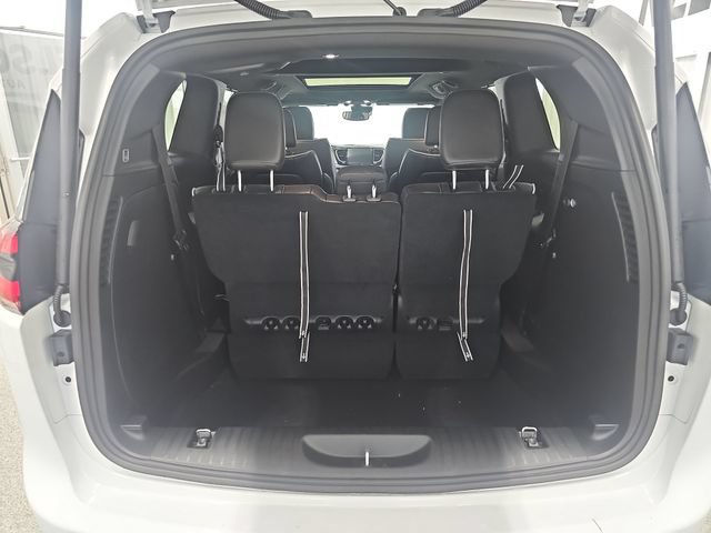 New 2027 Chrysler Pacifica Limited AWD/4WD image 22