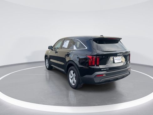 Used 2023 Kia Sorento LX image 7