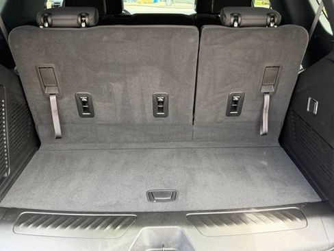 Used 2025 Chevrolet Tahoe LS RWD image 17